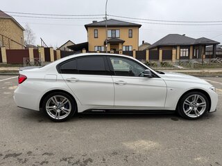 2017 BMW 3 серии 320i xDrive VI (F3x) Рестайлинг, белый, 2950000 рублей, вид 3