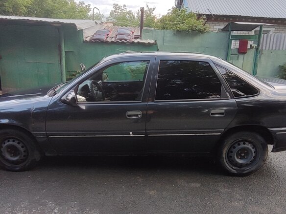 1990 Opel Vectra KAT A, чёрный, 150000 рублей - вид 3