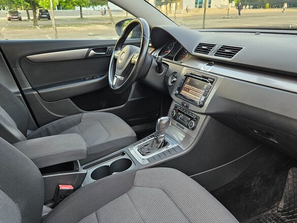 2011 Volkswagen Passat B7, чёрный, 1100000 рублей - вид 9