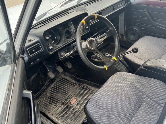 2010 Lada (ВАЗ) 2105, белый, 120000 рублей - вид 5