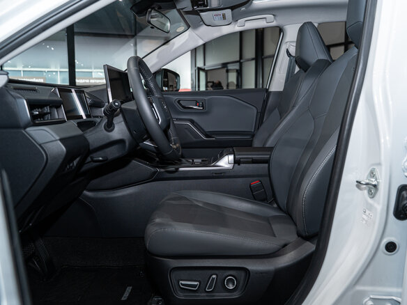 2026 Toyota RAV4 VI (XA60), белый - вид 9
