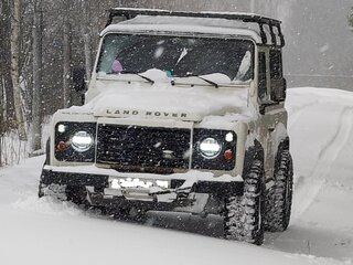 2008 Land Rover Defender 90 I Рестайлинг, белый, 3000000 рублей, вид 2