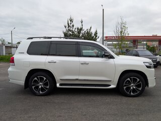 2020 Toyota Land Cruiser 200 Series Рестайлинг 2, белый, 7850000 рублей, вид 3