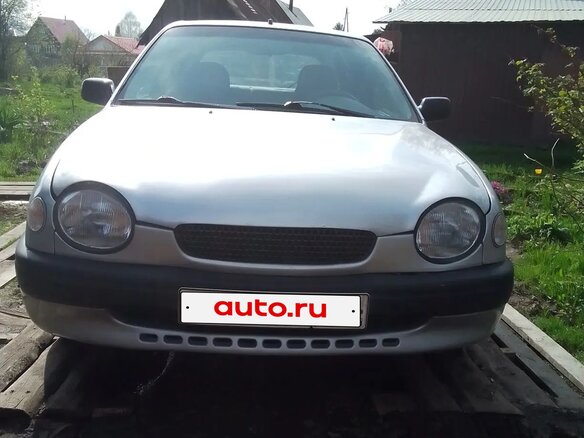 1998 Toyota Corolla VIII (E110), белый, 222000 рублей
