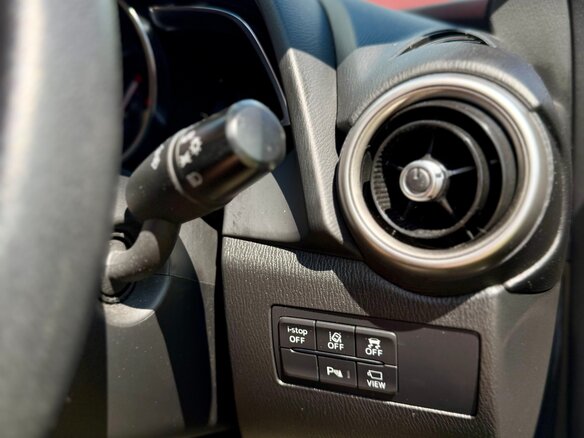 2020 Mazda 2 III (DJ) Рестайлинг, серый, 1500000 рублей - вид 14