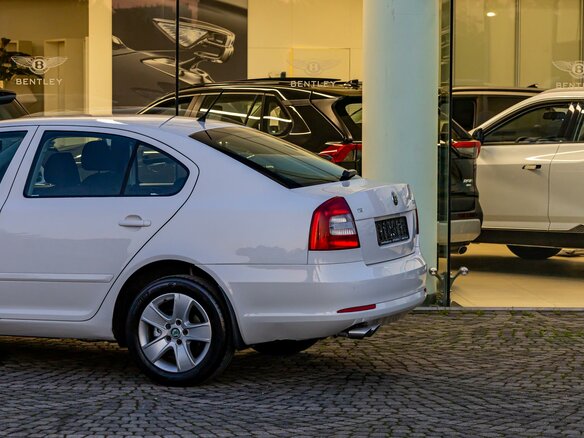 2011 Skoda Octavia DSG7 II (A5) Рестайлинг, белый - вид 9