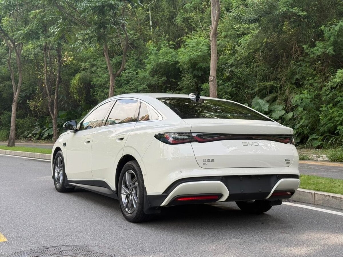 BYD прокачала мощность электрического седана Seal 06
