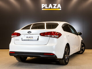 2017 Kia Cerato III Рестайлинг (Classic), белый, 1400000 рублей, вид 3