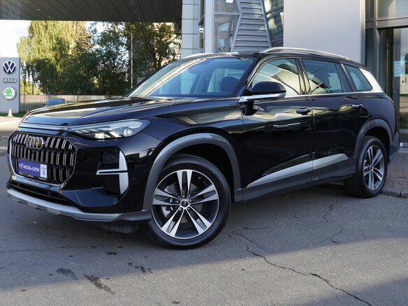 2026 Audi Q6 40 TFSI, чёрный, 7359000 рублей