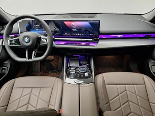 2025 BMW 5 серии Long 530Li xDrive VIII (G60/G61/G68), чёрный, 8450000 рублей, вид 4