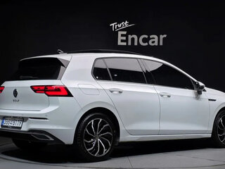 2022 Volkswagen Golf VIII, белый, 2648814 рублей, вид 2