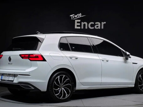2022 Volkswagen Golf VIII, белый, 2691483 рублей, вид 2
