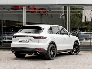 2020 Porsche Cayenne III, белый, 5887000 рублей, вид 4