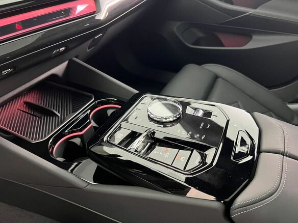 2026 BMW 5 серии 530i xDrive VIII (G60/G61/G68), серый - вид 16