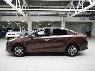2022 Kia Rio IV Рестайлинг, коричневый, 1540000 рублей, вид 4