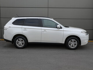 2014 Mitsubishi Outlander III, белый, 1349000 рублей, вид 4