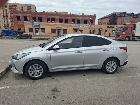 2020 Hyundai Solaris II, серебристый, 1550000 рублей - вид 7