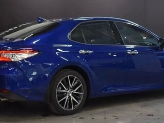 2021 Toyota Camry VIII (XV70) Рестайлинг, синий, 3500000 рублей, вид 3