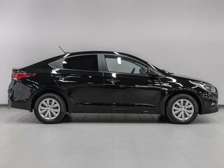 2017 Hyundai Solaris II, чёрный, 975000 рублей, вид 4
