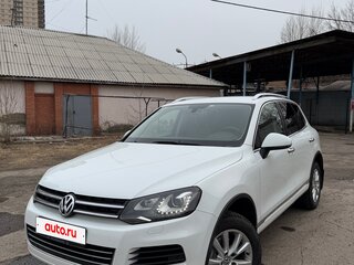 2013 Volkswagen Touareg II, белый, 2090000 рублей, вид 2