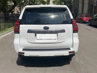 2018 Toyota Land Cruiser Prado 150 Series Рестайлинг 2, белый, 4900000 рублей, вид 4