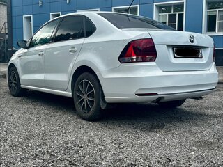 2017 Volkswagen Polo V Рестайлинг, белый, 1150000 рублей, вид 4