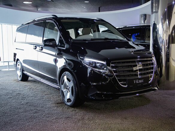 2026 Mercedes-Benz V-Класс 300 d экстра длинный III (W447) Рестайлинг 2, чёрный
