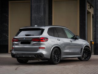 2025 BMW X5 M60i IV (G05/G18) Рестайлинг, серый, 14999000 рублей, вид 4