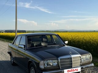 1982 Mercedes-Benz W123 200 4-speed, коричневый, 2100000 рублей, вид 3