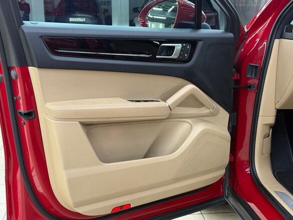 2022 Porsche Cayenne III, красный, 8990000 рублей - вид 9