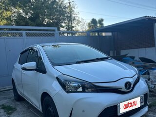 2015 Toyota Vitz III (XP130) Рестайлинг, белый, 730000 рублей, вид 3