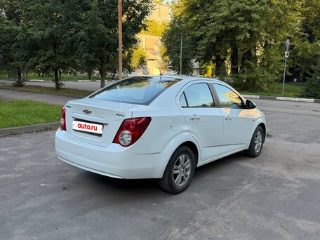 2013 Chevrolet Aveo II, белый, 860000 рублей, вид 5
