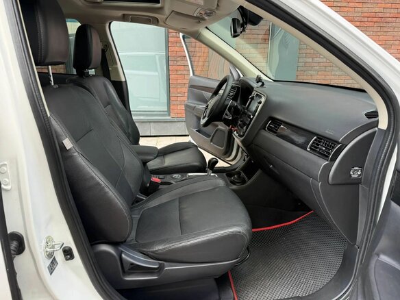 2016 Mitsubishi Outlander III Рестайлинг 2, белый, 2130000 рублей - вид 5