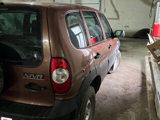 2018 Chevrolet Niva I Рестайлинг, коричневый, 700000 рублей, вид 3
