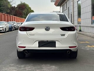 2022 Mazda 3 Axela IV (BP), белый, 1192000 рублей, вид 4