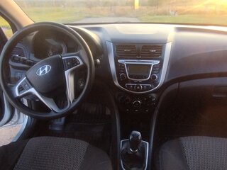 2011 Hyundai Solaris I, серебристый, 600000 рублей, вид 5