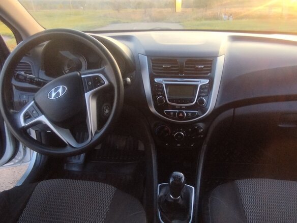 2011 Hyundai Solaris I, серебристый - вид 4