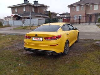 2020 Kia Optima IV Рестайлинг, жёлтый, 900000 рублей, вид 3