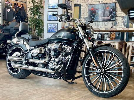 2023 Harley-Davidson Breakout, чёрный, 2750000 рублей, вид 4