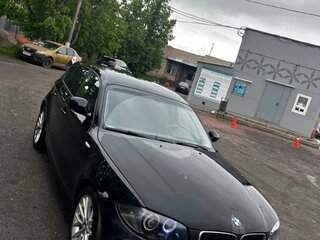 2011 BMW 1 серии 118i I (E81/E82/E87/E88) Рестайлинг, чёрный, 620000 рублей, вид 2