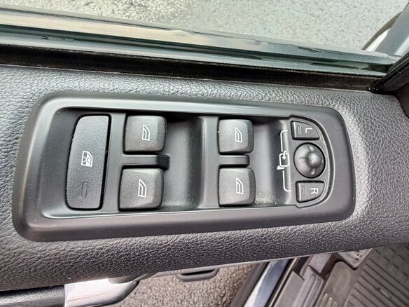 2011 Land Rover Discovery IV, чёрный - вид 15