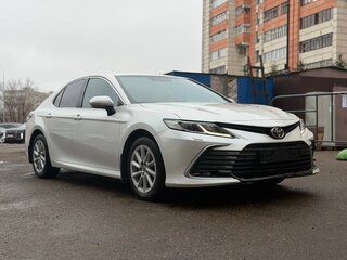 2021 Toyota Camry VIII (XV70) Рестайлинг, белый, 3300000 рублей, вид 4