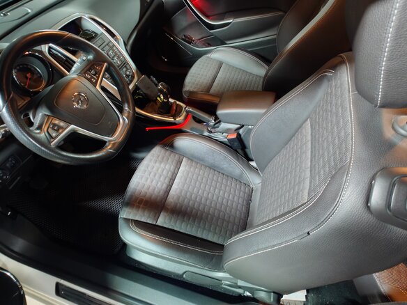 2014 Opel Astra GTC J Рестайлинг, белый, 950000 рублей - вид 6