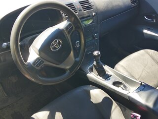 2011 Toyota Avensis III Рестайлинг, серебристый, 1500000 рублей, вид 4