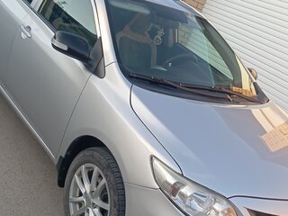 2010 Toyota Corolla X (E140, E150) Рестайлинг, серебристый, 1100000 рублей, вид 3