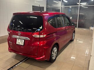 2020 Honda Freed II Рестайлинг, красный, 1690000 рублей, вид 4