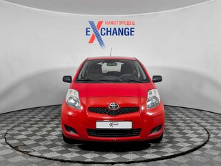 2010 Toyota Yaris II Рестайлинг, красный, 492000 рублей, вид 2