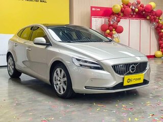 2017 Volvo V40 II Рестайлинг, бежевый, 1360000 рублей, вид 3