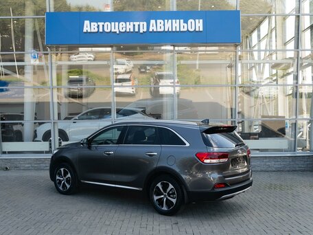2017 Kia Sorento III Prime, серый, 2399000 рублей, вид 3