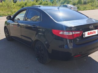 2014 Kia Rio 6-speed III, чёрный, 550000 рублей, вид 3
